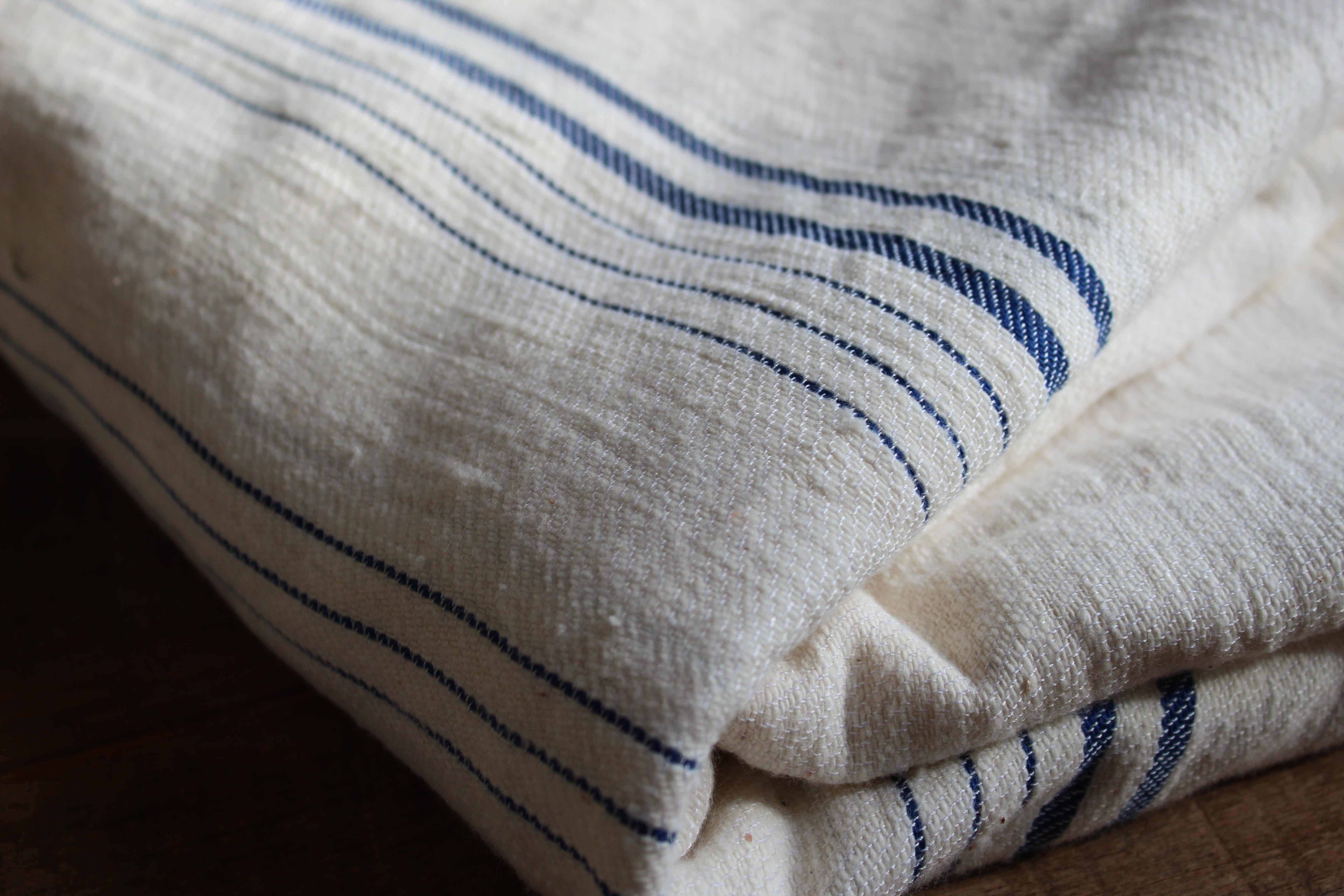 Fiker Woven throw blanket with blue stripes