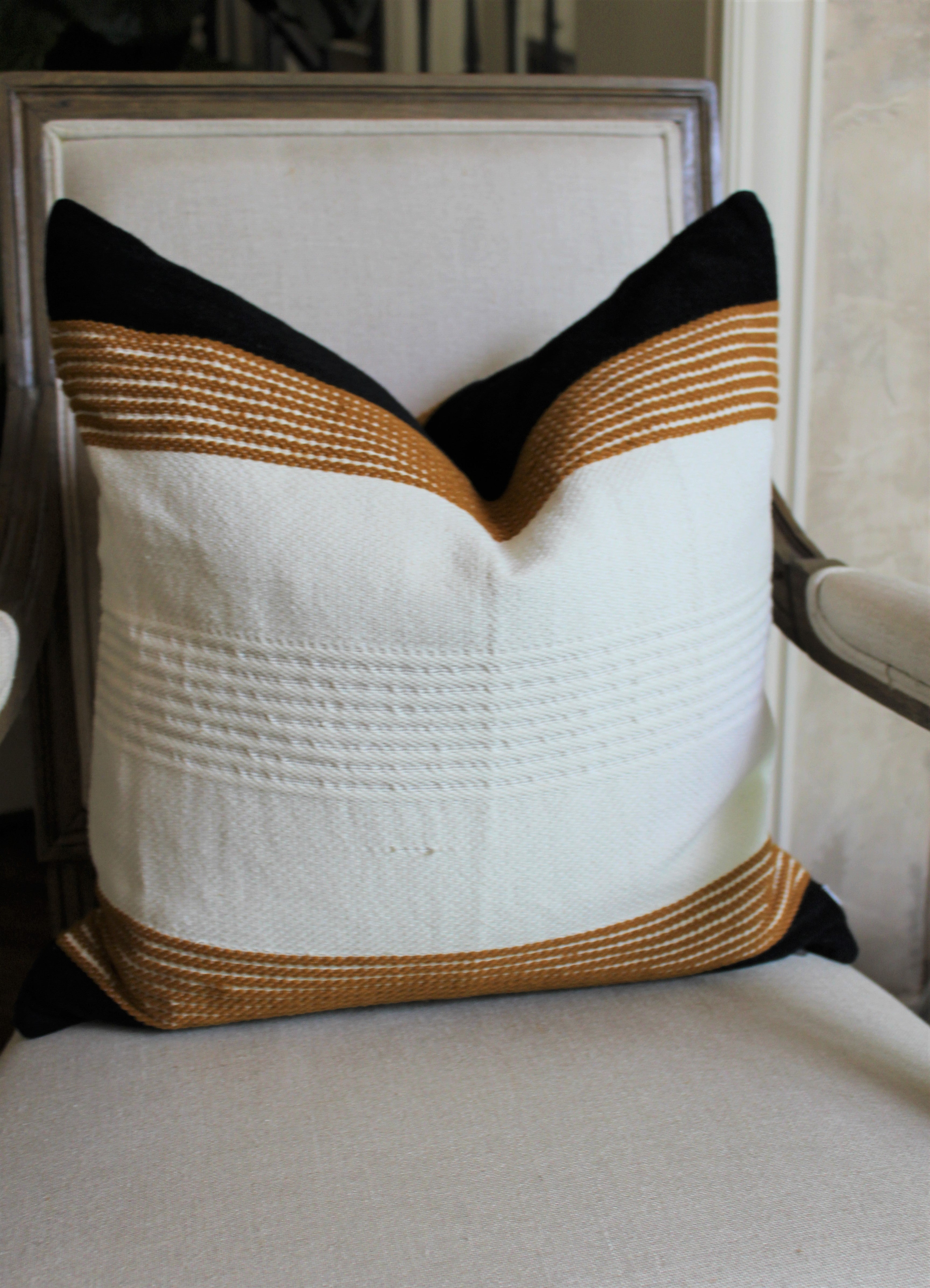 Buna pillow cover