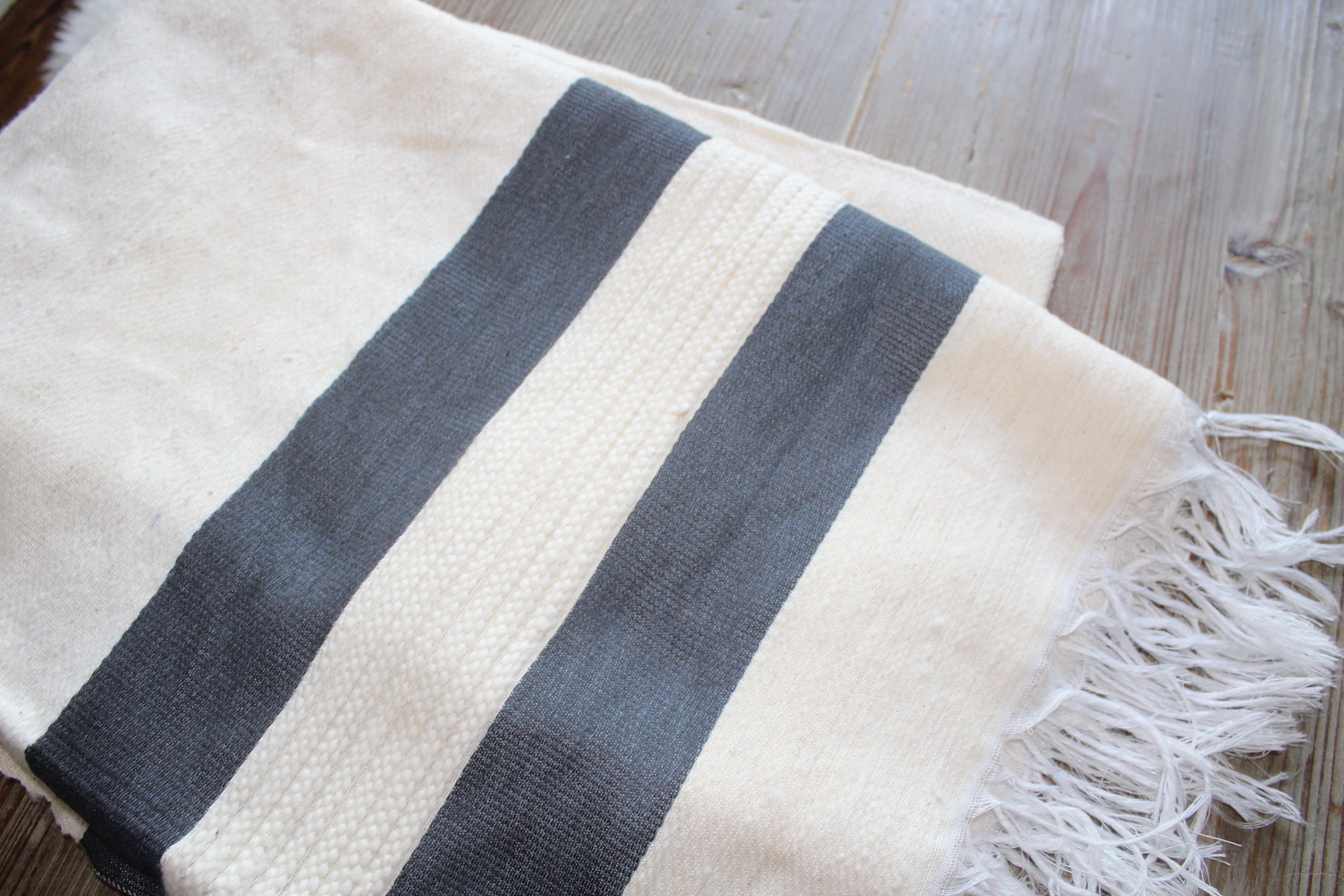 Yordi throw blanket