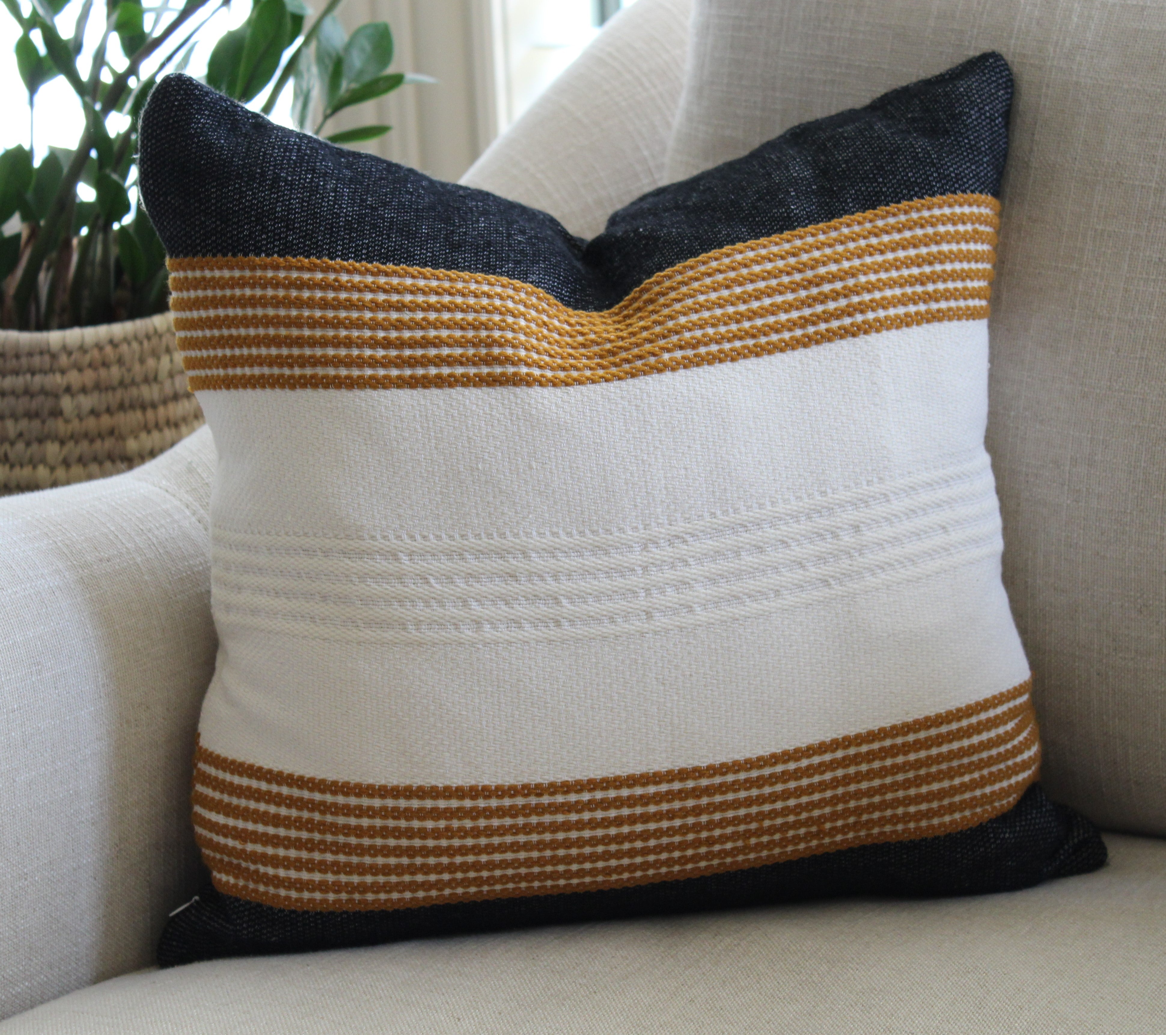 Buna pillow cover